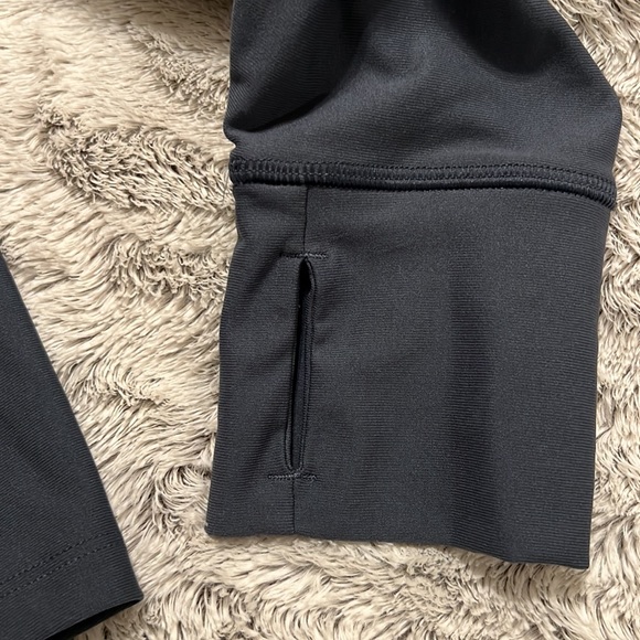 Under Armour Half Zip long sleeve shirt size M - Picture 4 of 4